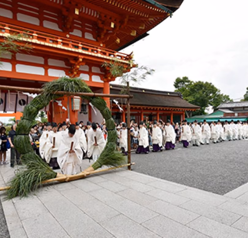 Priests walking through a purification ring during Oharae-shiki