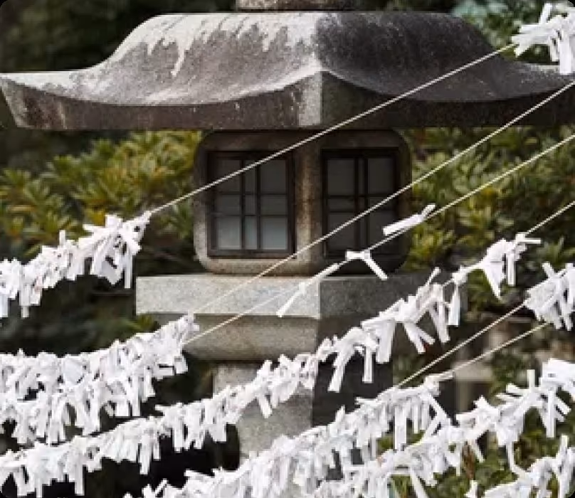 Paper fortunes tied outside a Shintō shrine